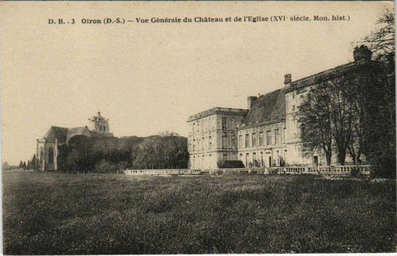 Carte postale ancienne Oiron Vue Generale de Chateau et de l'Eglise