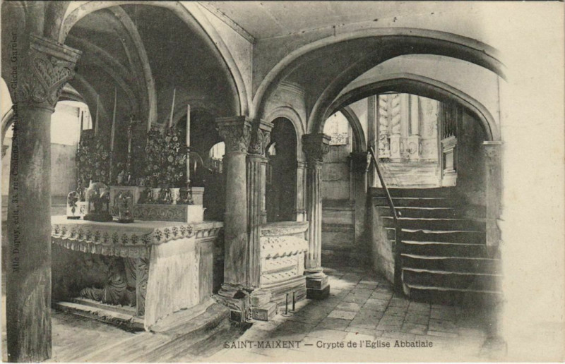Carte postale ancienne Saint-Maixent-l'Ecole Crypte de l'Eglise Abbatiale