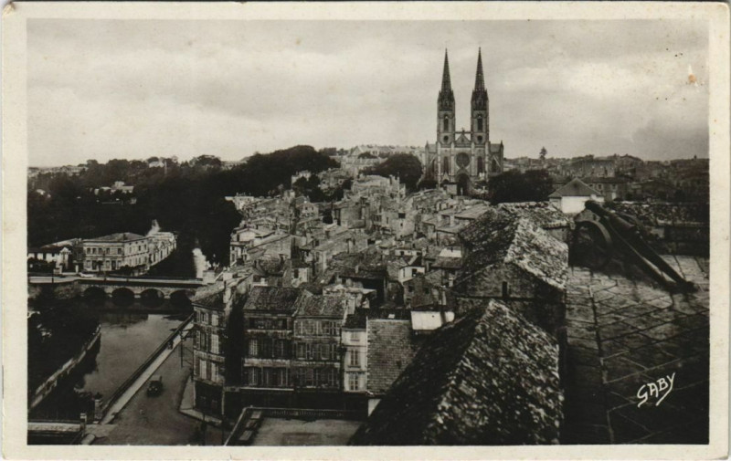 Carte postale ancienne Niort L'Eglise Saint-Andre et le Vieux Pont à Niort