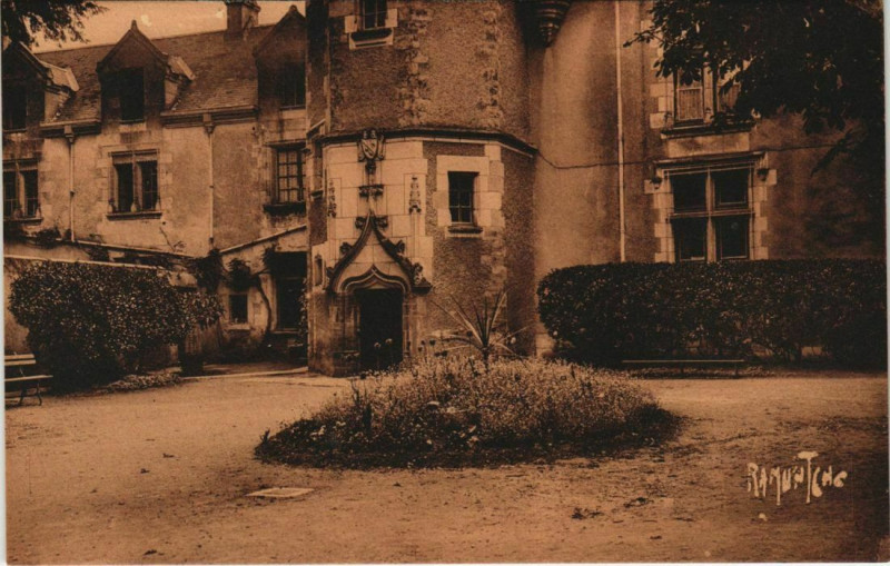 Carte postale ancienne Thouars Ecole Superieure de Filles à Thouars