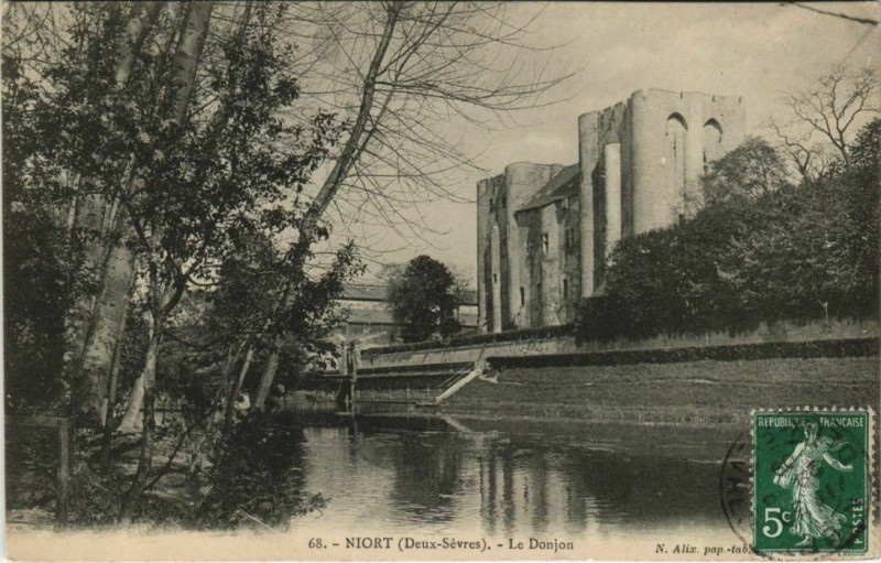 Carte postale ancienne Niort Le Donjon à Niort