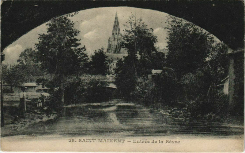 Carte postale ancienne Saint-Maixent-l'Ecole Entree de la Sevre