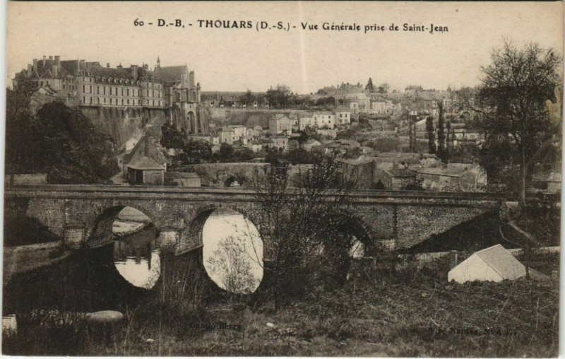 Carte postale ancienne Thouars Vue Generale prise de Saint-Jean à Thouars