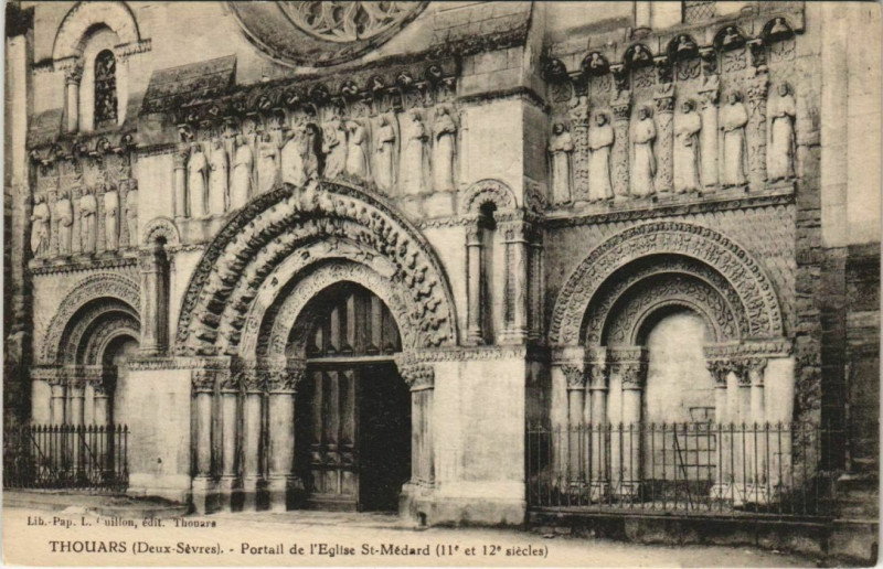 Carte postale ancienne Thouars Portail de l'Eglise Saint-Medard à Thouars