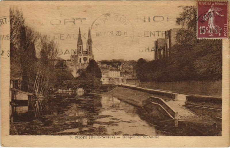 Carte postale ancienne Niort Donjon et Saint-Andre à Niort