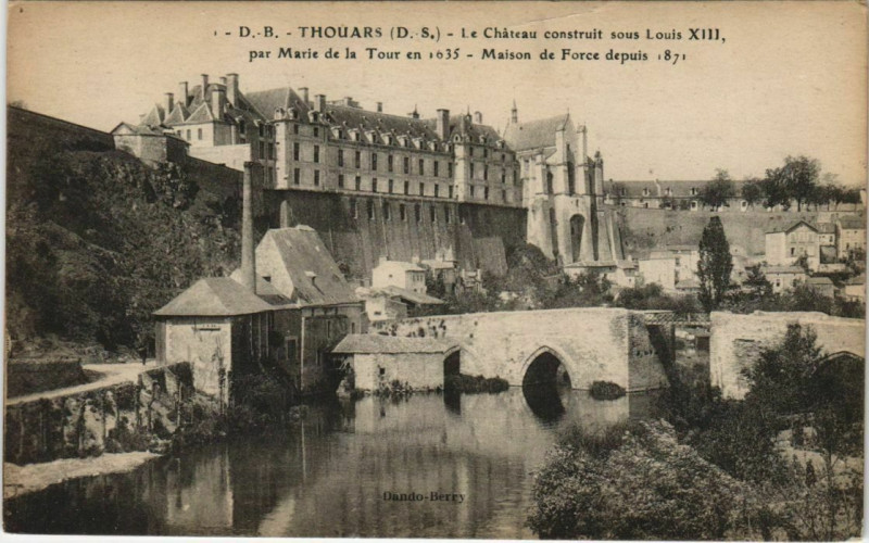 Carte postale ancienne Thouars Le Chateau à Thouars