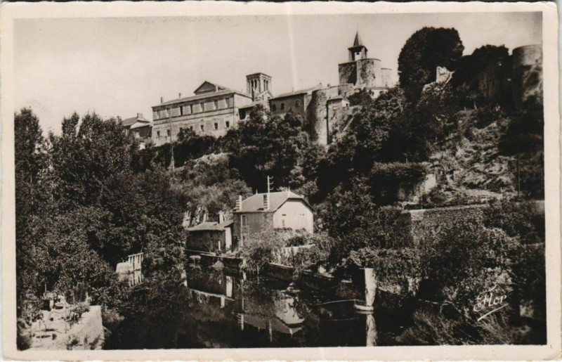 Carte postale ancienne Parthenay Les Coteaux de Saint-Paul à Parthenay