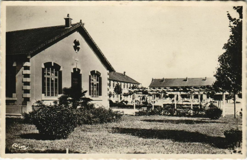 Carte postale ancienne Saint-Maixent-l'Ecole Quartier Coiffe - Le Cercle