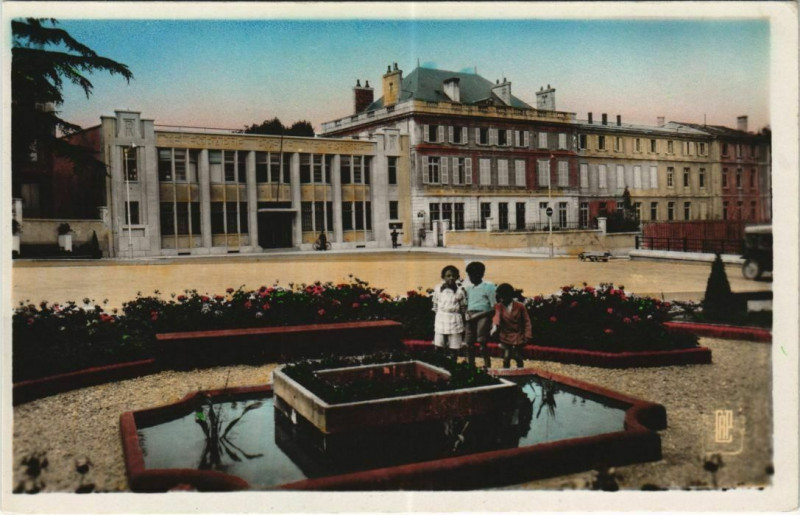 Carte postale ancienne Niort La Poste et le Square à Niort