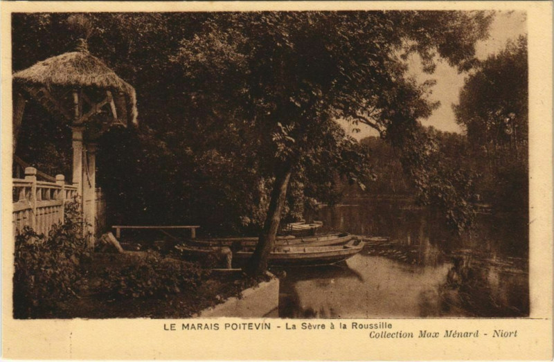 Carte postale ancienne Le Marais Poitevin - La Sevre a la Roussille