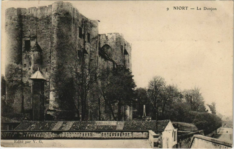 Carte postale ancienne Niort Le Donjon à Niort