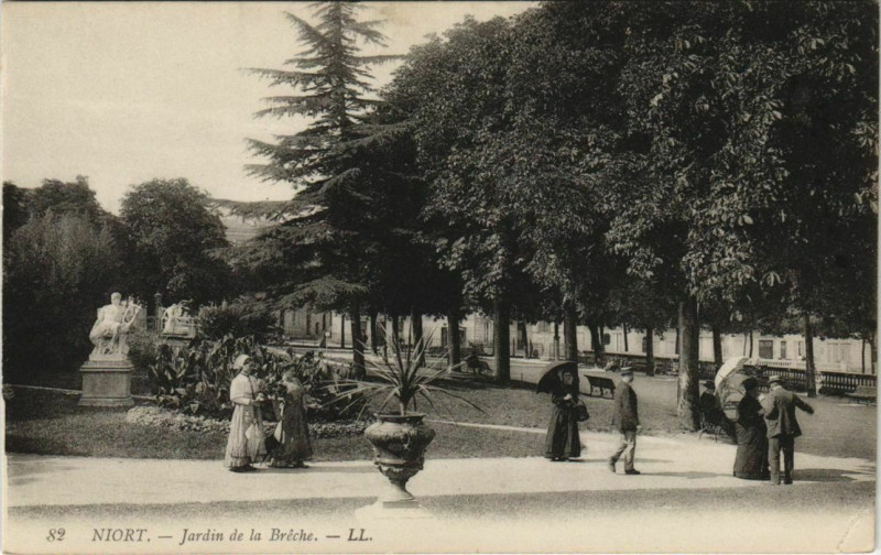 Carte postale ancienne Niort Jardin de la Breche à Ardin