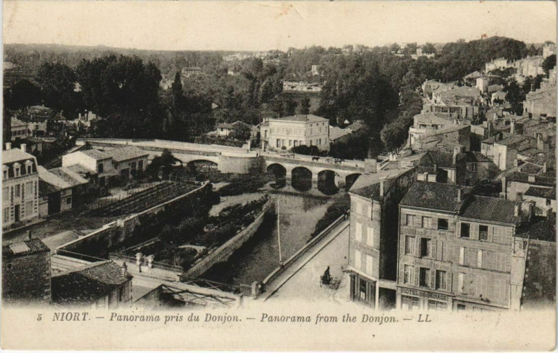Carte postale ancienne Niort Panorama pris du Donjon à Niort