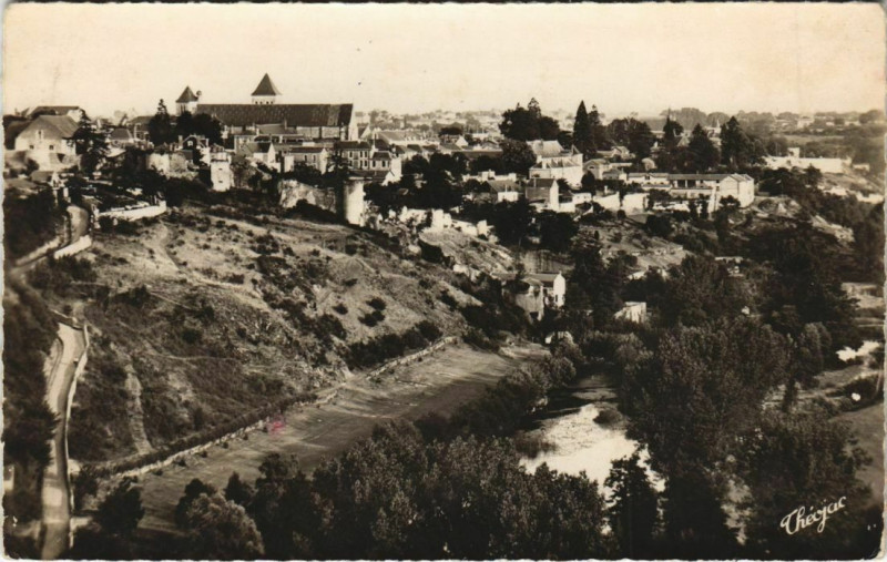 Carte postale ancienne Thouars Vue Generale à Thouars
