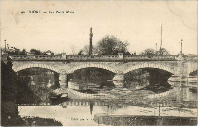 Carte postale ancienne Niort Les Ponts Main à Niort