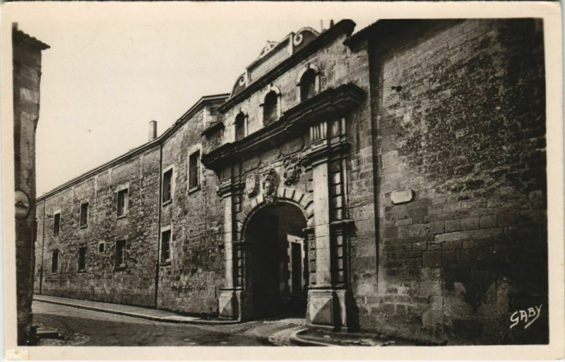 Carte postale ancienne Saint-Maixent-l'Ecole Entree de la Caserne Canclaux