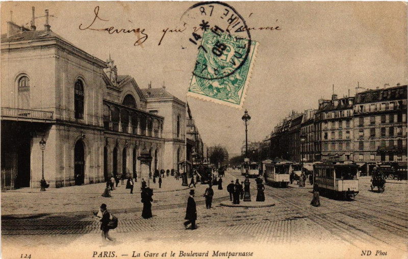 Carte postale ancienne La Gare et le Boulevard Montparnasse à Paris 14e