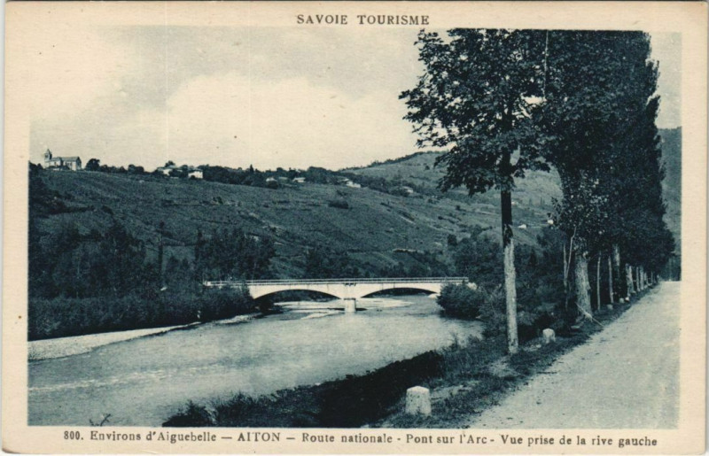 Carte postale ancienne Aiton Route Nationale - Pont sur l'Arc à Aiton