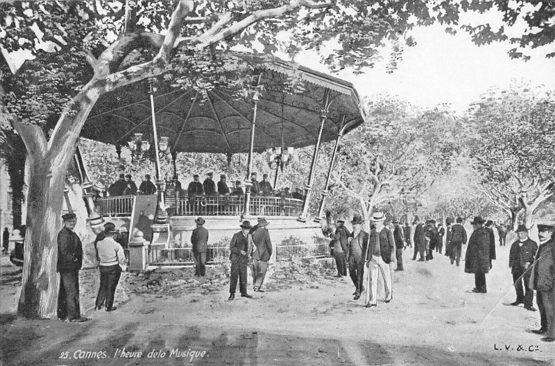 Carte postale ancienne Cannes L'Heure De La Musique à Cannes