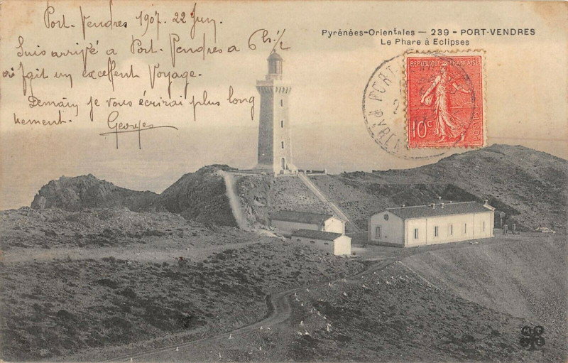 Carte postale ancienne Port Vendres Le Phare A Eclipses à Port-Vendres