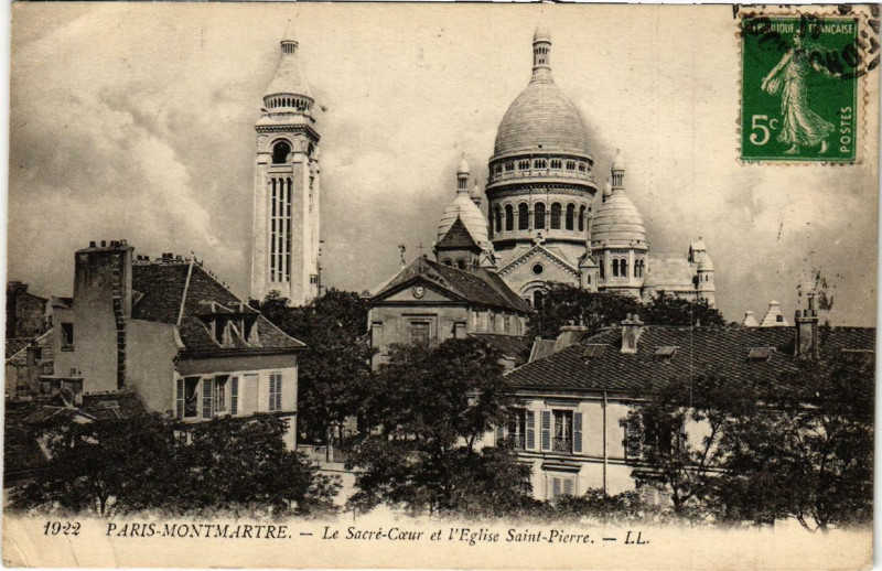 Carte postale ancienne Montmartre - Le Sacré-Coeur et l'Eglise Saint-Pierre à Paris 18e