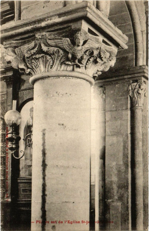 Carte postale ancienne Paris 5e Pillers est de l'Eglise Saint-Julien-le-Pauvre à Paris 5e