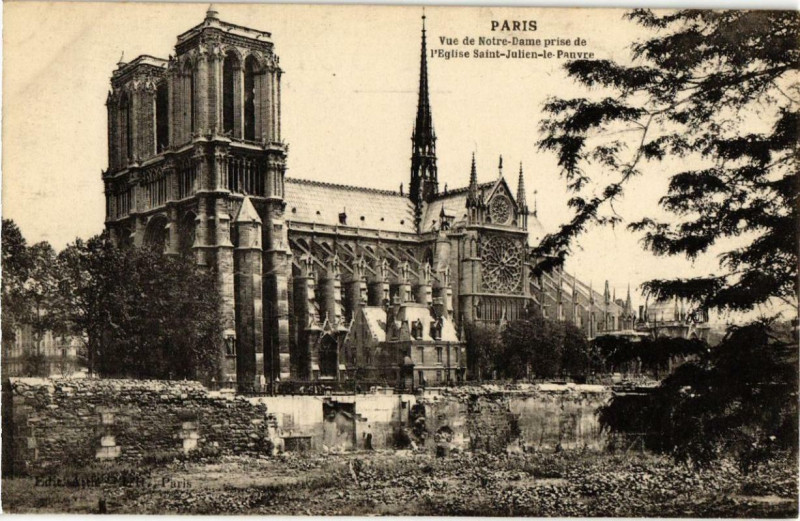 Carte postale ancienne Paris 5e Vue e N.-D. prise de l'Eglise Saint-Julien-le-Pauvre à Paris 5e
