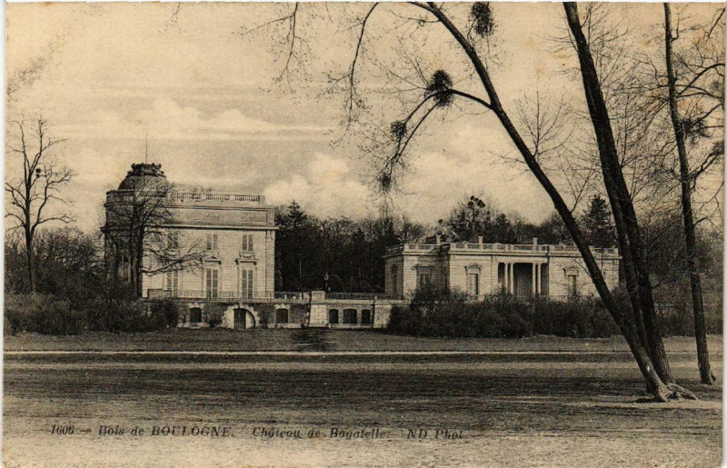 Carte postale ancienne Bois de Boulogne - Château de Bagatelle à Paris