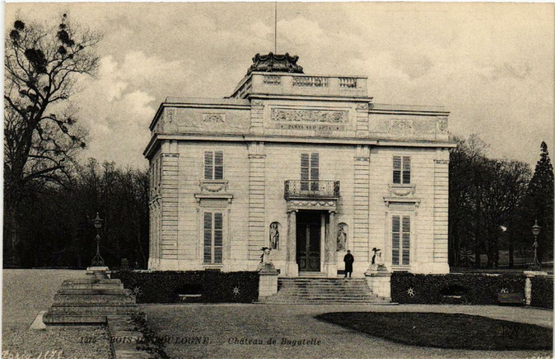 Carte postale ancienne Bois de Boulogne - Château de Bagatelle à Paris