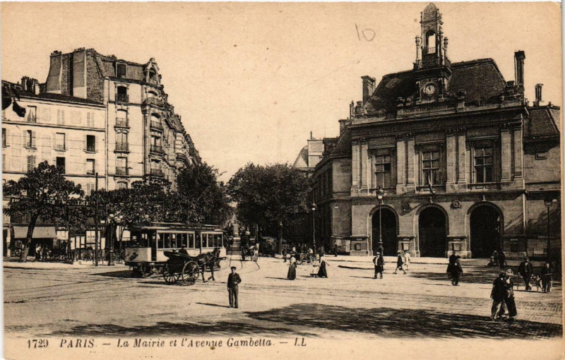 Carte postale ancienne La Mairie et l'Avenue Gambetta à Paris 20e