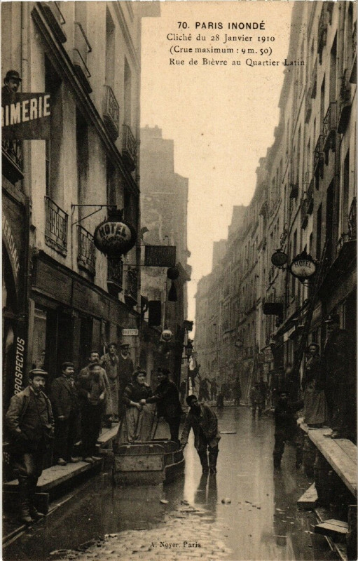 Carte postale ancienne Paris 5e Rue de Bievre. Quartier Latin Paris Inonde 1910 à Paris 5e
