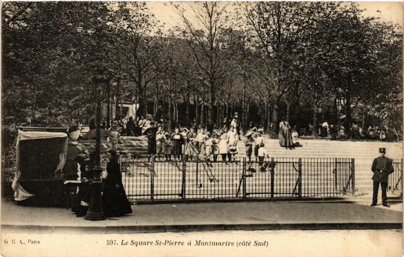 Carte postale ancienne Le Square Saint-Pierre à Montmartre (côté Sud) à Paris 18e