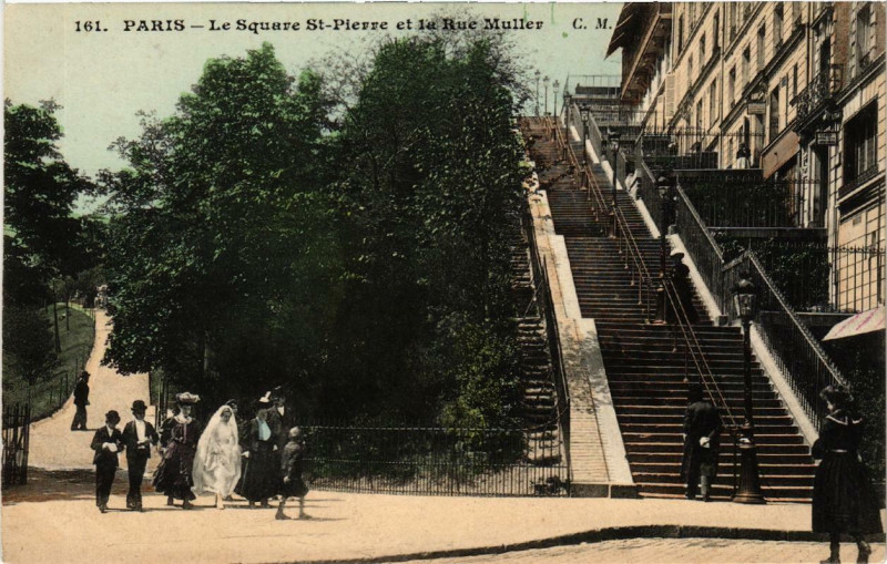 Carte postale ancienne Le Square Saint-Pierre et la Rue Muller à Paris 18e