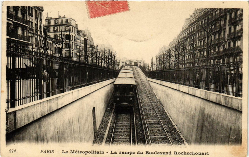 Carte postale ancienne Le Métropolitain - La rampe du Boulevard Rochechouart à Paris 18e