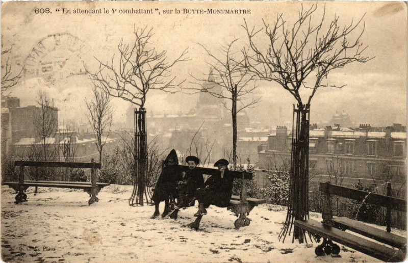 Carte postale ancienne Montmartre - En attendant le quatrième combattant sur la Butte Montmartre à Paris 18e