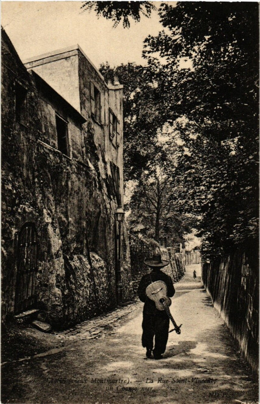 Carte postale ancienne Vieux Montmartre - La Rue Saint-Vincent - Un chansonnier à Paris 18e