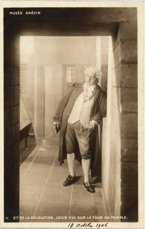 Carte postale ancienne Paris 9e Musée Grevin. Grie de la Revolution. Louis Xvi à Paris 9e