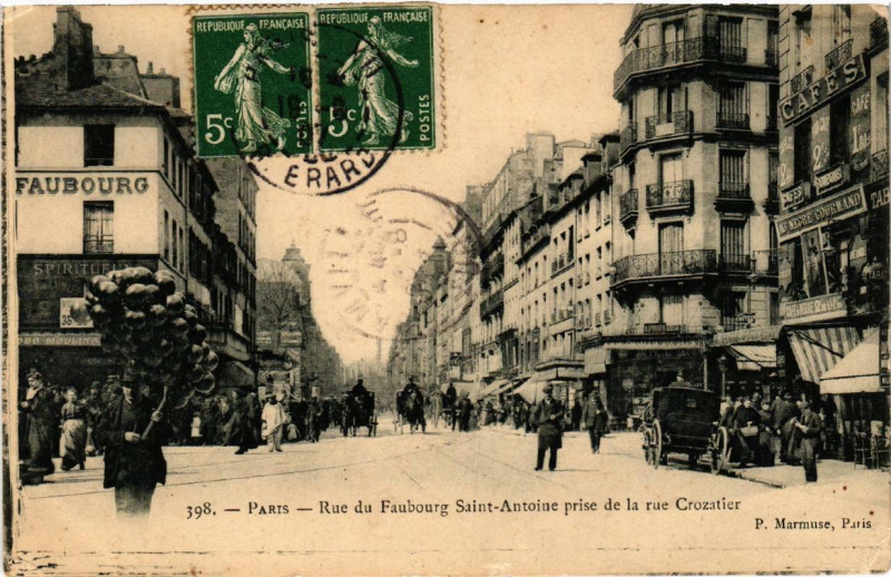 Carte postale ancienne Paris 12e Rue du Faubourg Saint-Antoine. prise de la rue Crozatier à Paris 12e