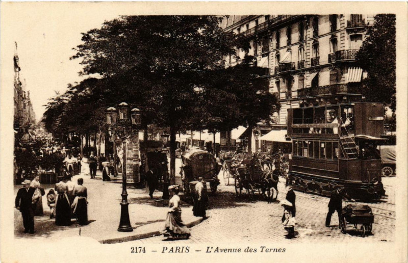Carte postale ancienne L'Avenue des Ternes à Paris 17e