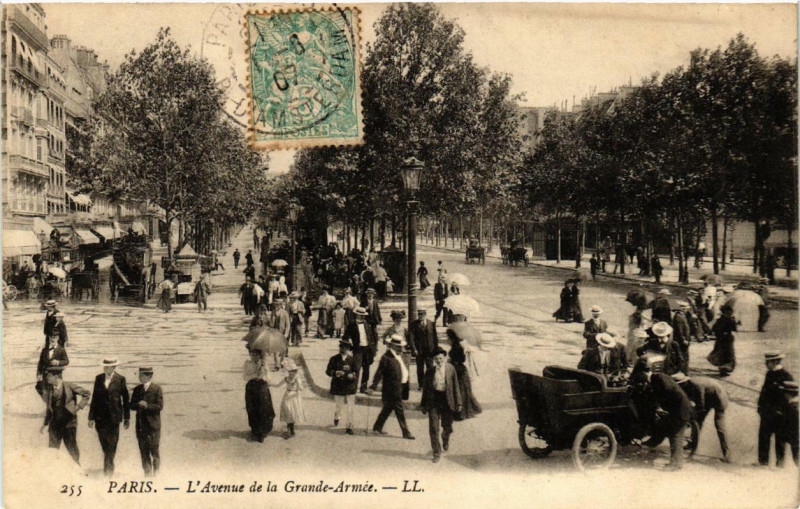 Carte postale ancienne L'Avenue de la Grande-Armée à Paris 17e
