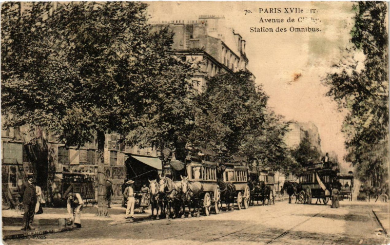 Carte postale ancienne Avenue de Clichy - Station des Omnibus à Paris 17e