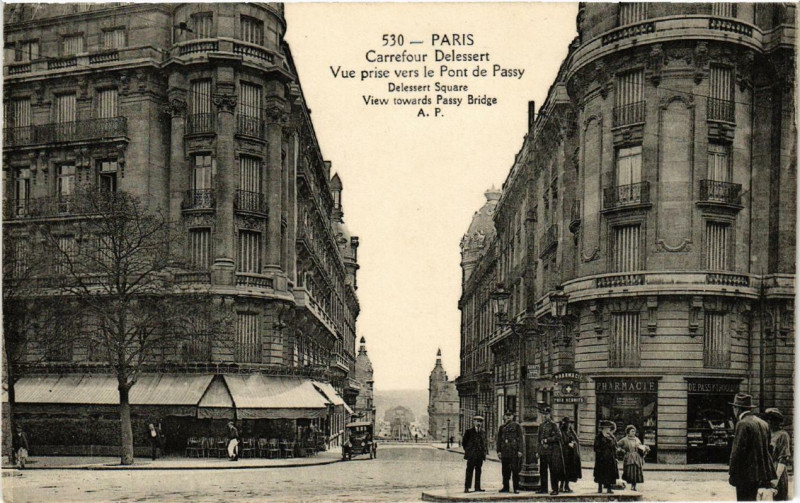 Carte postale ancienne Carrefour Delessert - Vue prise vers le Pont de Passy à Paris 16e
