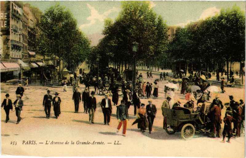 Carte postale ancienne L'Avenue de la Grande-Armée à Paris 17e