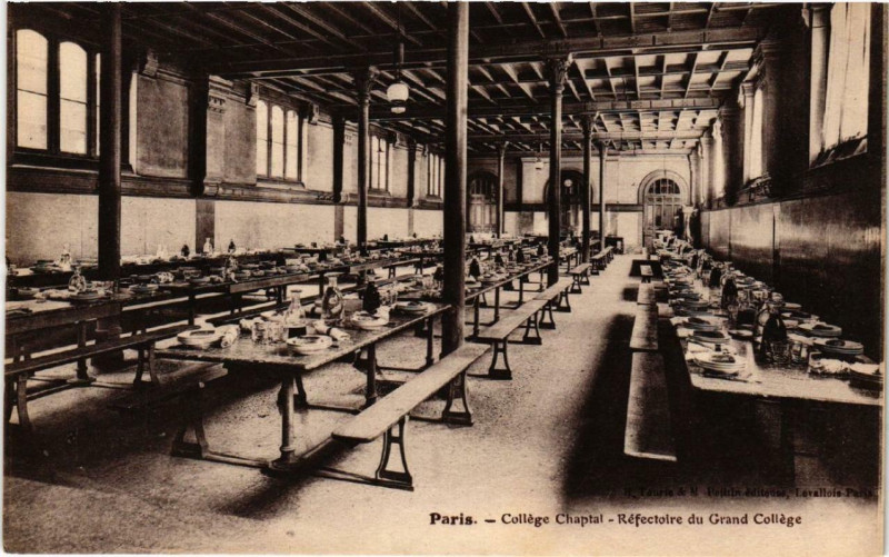 Carte postale ancienne Paris 8e College Chaptal. Refectoire du Grand College à Paris 8e