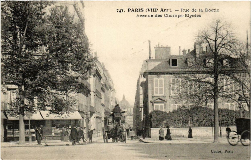 Carte postale ancienne Paris 8e Rue de la Boetie. Avenue des Champs-Elysées à Paris 8e