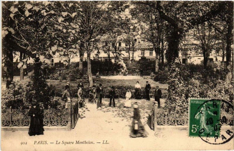 Carte postale ancienne Paris 9e Square Montholon à Paris 9e