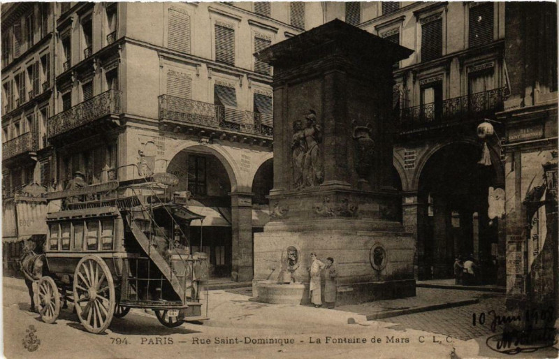 Carte postale ancienne Paris 7e Rue Saint-Dominique. La Fontaine de Mars à Paris 7e