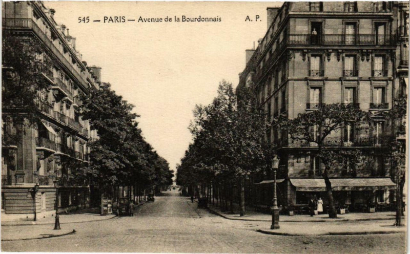 Carte postale ancienne Avenue de la Bourdonnais à Paris 7e