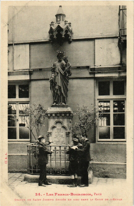 Carte postale ancienne Paris 4e Les Francs-Bourgeois. Statue de Saint-Joseph à Paris 4e