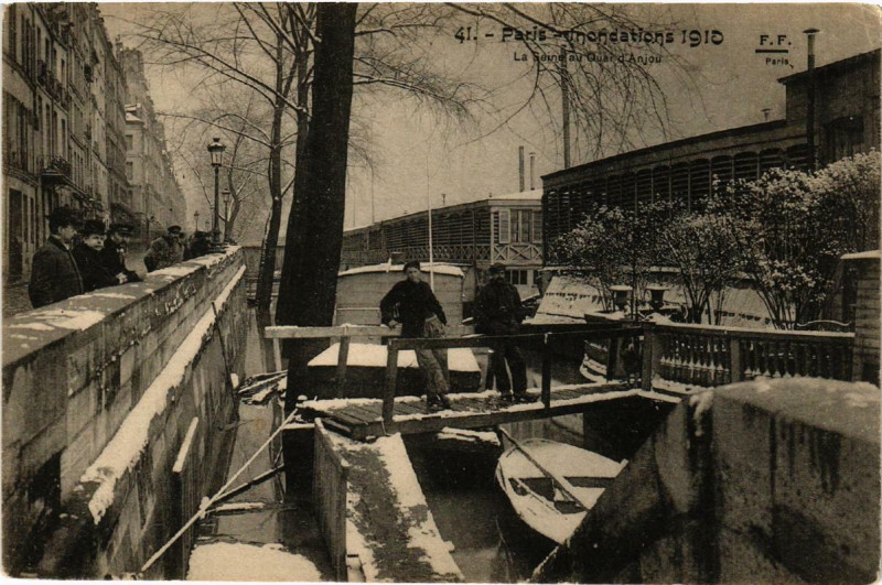 Carte postale ancienne Paris 4e La Seine au Quai d'Anjou à Paris 4e